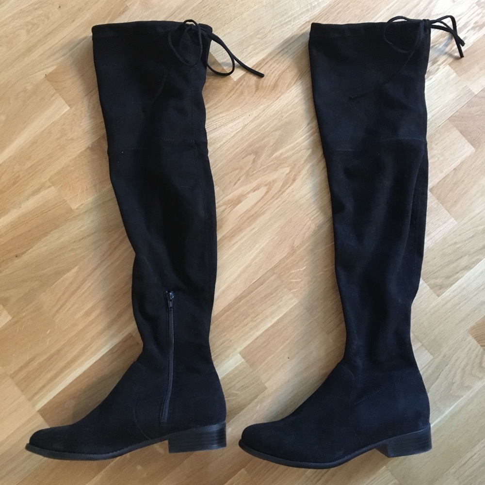 Black thigh boots